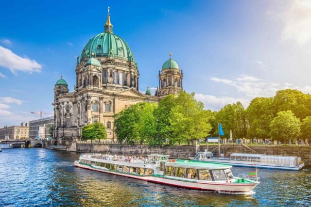 https://sunsetdouz.com/wp-content/uploads/2018/09/destination-berlin-02-640x427.jpg