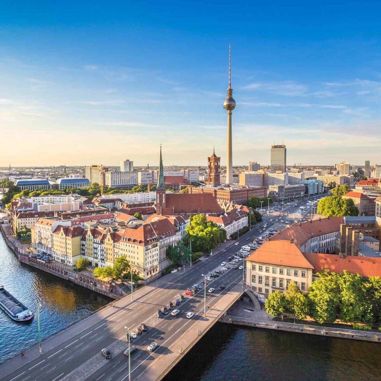 https://sunsetdouz.com/wp-content/uploads/2018/09/destination-berlin-05-1280x1280.jpg