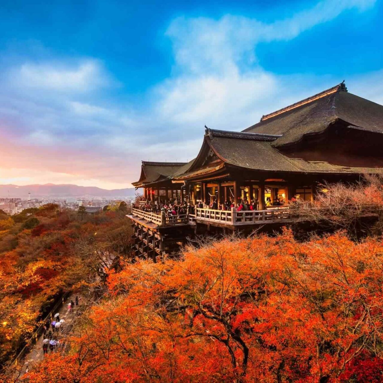 https://sunsetdouz.com/wp-content/uploads/2018/09/destination-kyoto-01-1280x1280.jpg