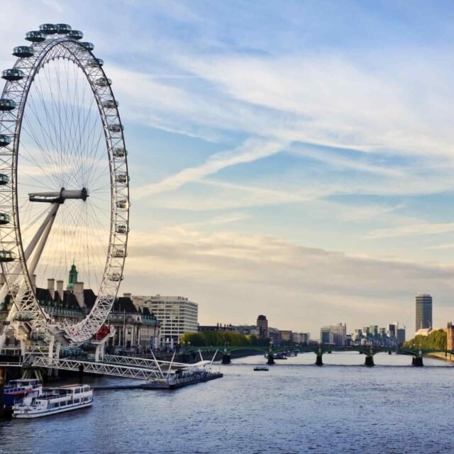 https://sunsetdouz.com/wp-content/uploads/2018/09/destination-london-01-640x640.jpg