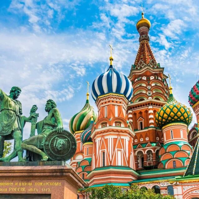 https://sunsetdouz.com/wp-content/uploads/2018/09/destination-moscow-01-640x640.jpg